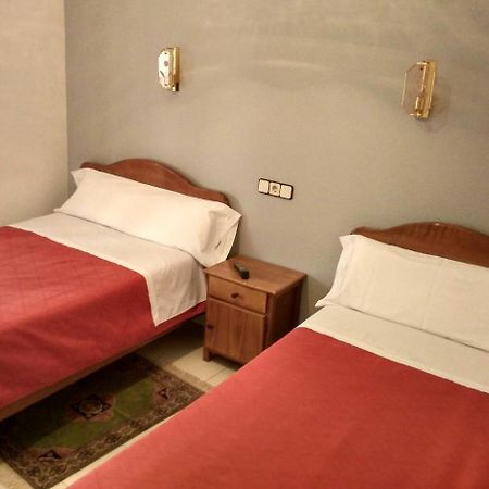 Hostal Gaudi Madrid Esterno foto