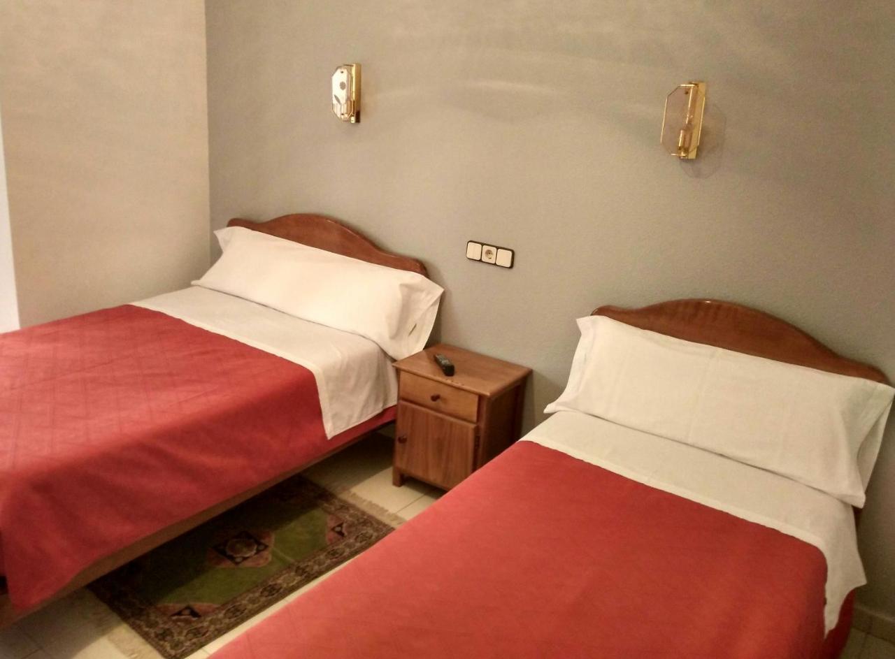 Hostal Gaudi Madrid Esterno foto
