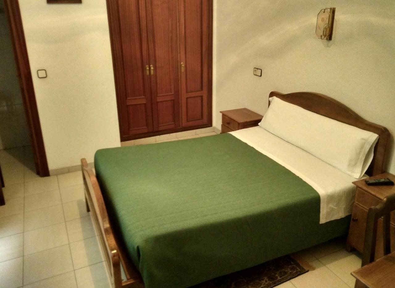 Hostal Gaudi Madrid Esterno foto
