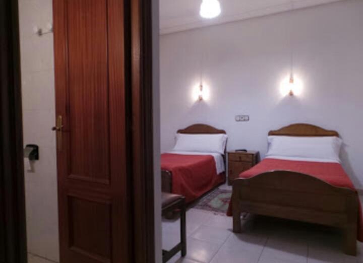 Hostal Gaudi Madrid Esterno foto